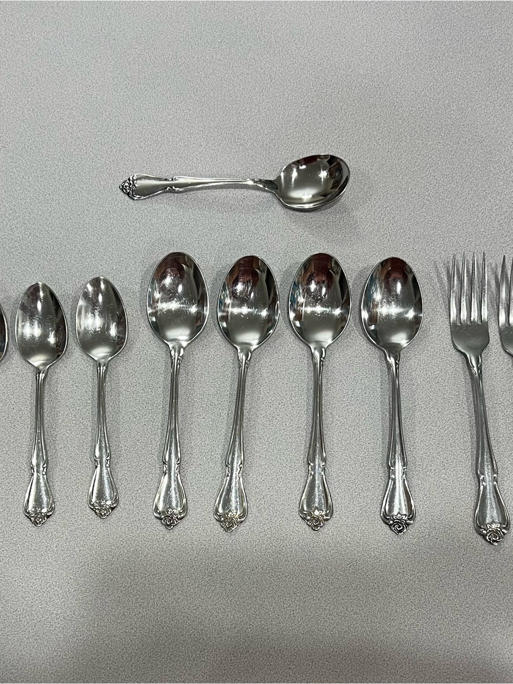 1881 Roger’s Oneida Stainless Steel Spoon Set - Silver In Arbor Rose 21pc